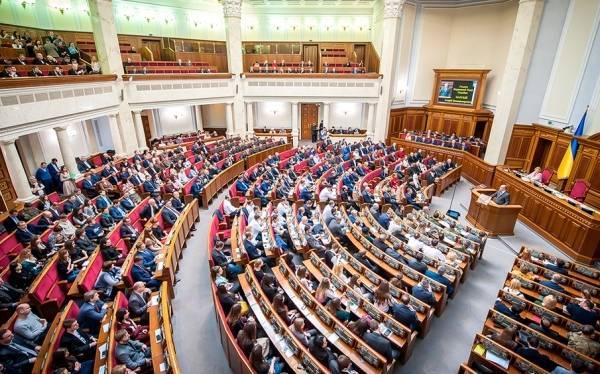 Парламент Украины принял заявление об отставке правительства