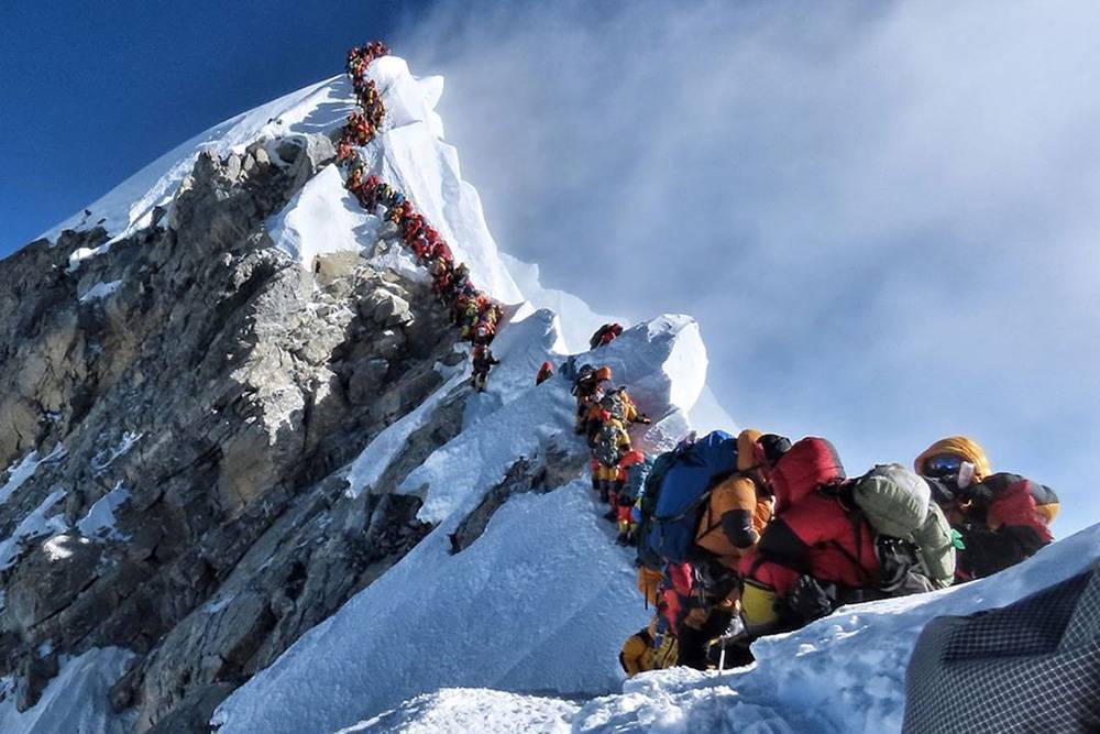 За неделю в очереди на Эвересте погибли семь альпинистов