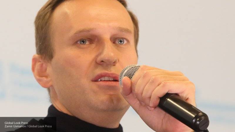 Продажный Навальный "жирует" на деньги улизнувших из России богачей