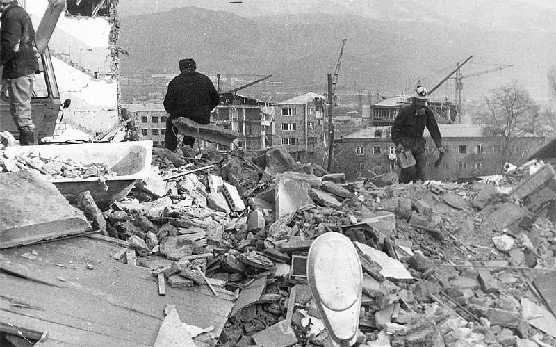 Почему землетрясение в Армении в 1988 году считали испытанием советского тектонического оружия | Русская семерка
