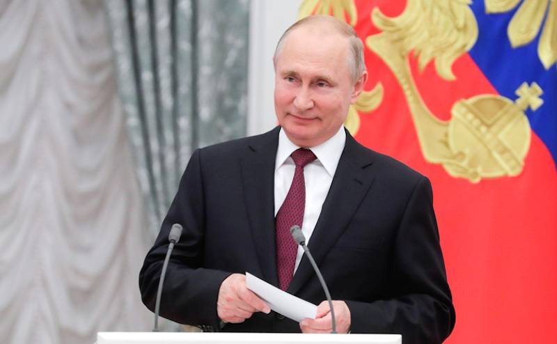 Кому Путин запретил пить шампанское в Кремле