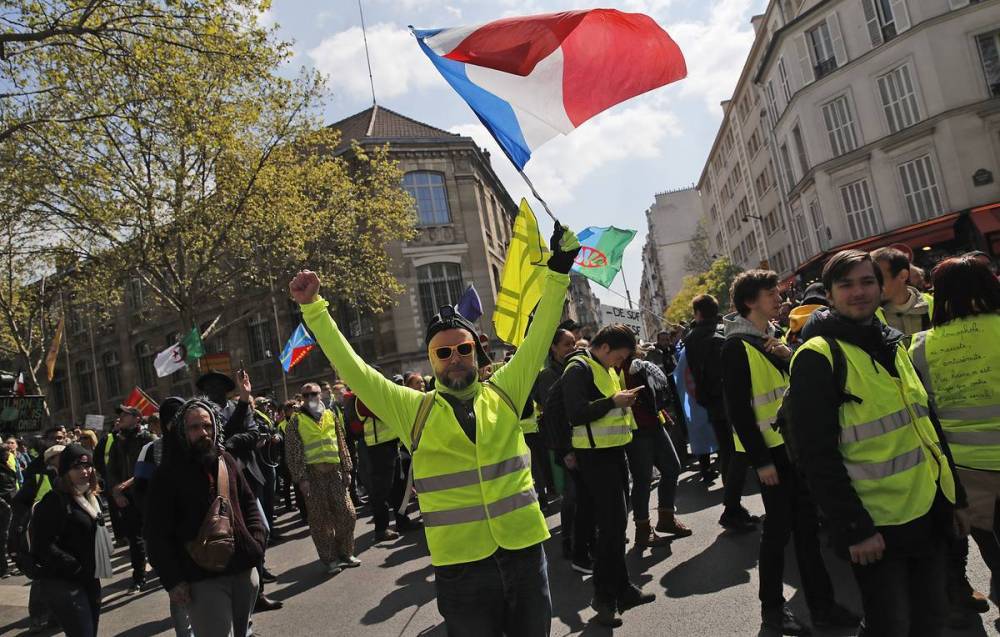 "Желтые жилеты" Франции планируют вывести сторонников на марши в канун европейских выборов