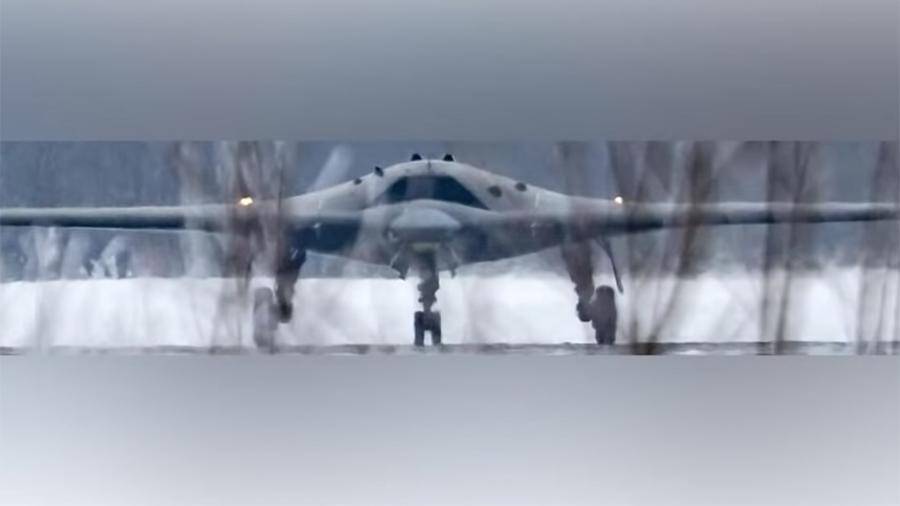 Российский стелс-беспилотник «Охотник» впервые поднялся в воздух