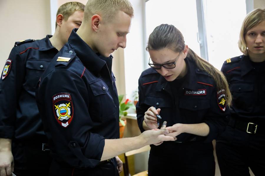 Родители заплатят штраф за участие школьницы в вызывающей фотосессии во Владивостоке