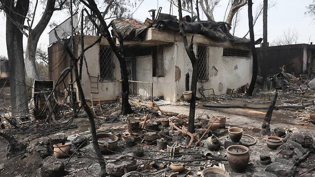 "Наш рай исчез под огнем": жители сгоревшего поселка Мево-Модиим не могут прийти в себя после пожара