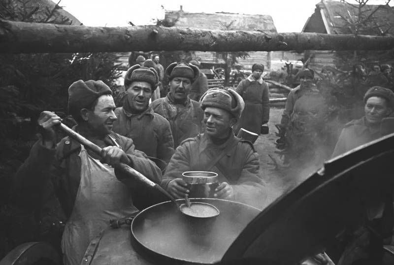 Чем запрещено было кормить солдат Советской армии | Русская семерка