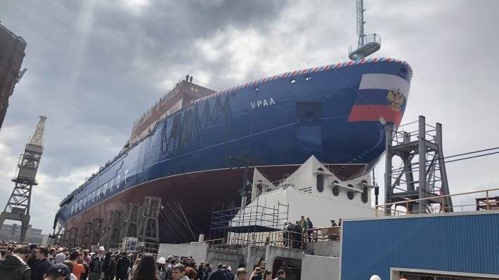 Новый атомный ледокол «Урал» спущен на воду в Петербурге