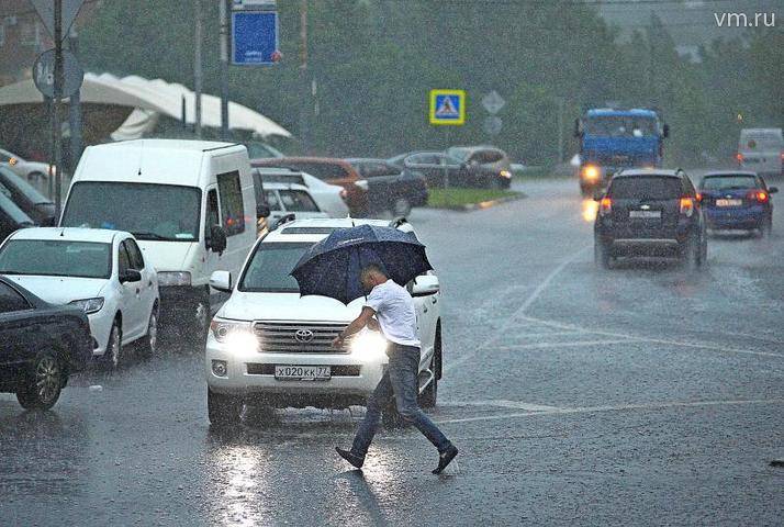 ЦОДД призвал водителей быть осторожнее из-за дождя с грозой