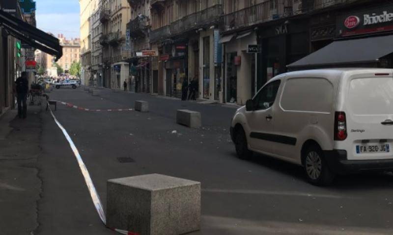 Взрыв прогремел на пешеходной улице в Лионе