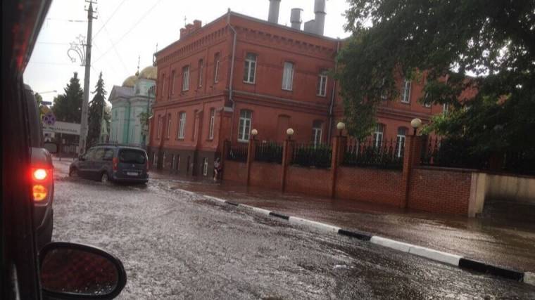 Белгород затопило после непрекращающихся второй день ливней&nbsp;— видео