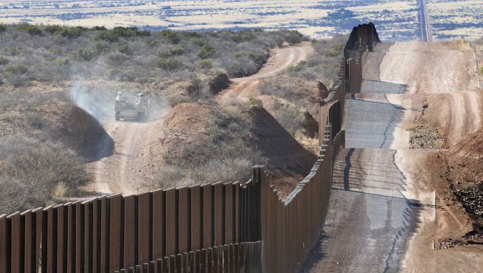 Суд временно запретил использование средств из оборонного бюджета США для строительства стены на границе с Мексикой