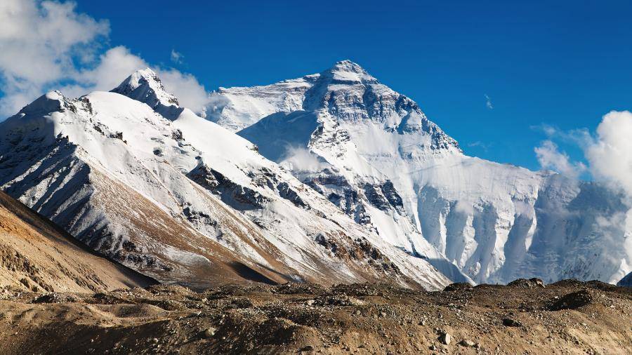 Британский альпинист умер на спуске с Эвереста