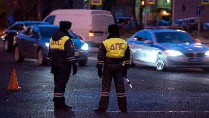 Полиция ищет иномарку, скрывшуюся после ДТП с машиной ДПС в Москве