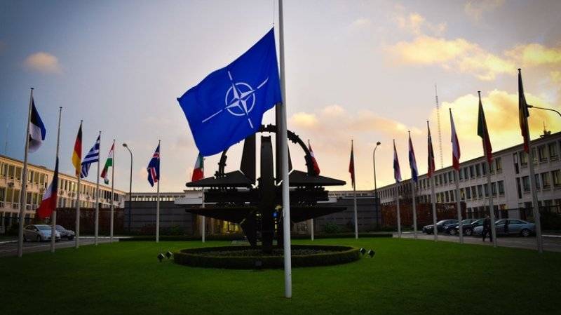 НАТО призывает Россию незамедлительно освободить украинских моряков