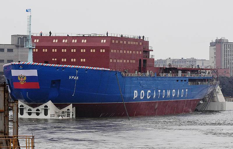 Один из самых мощных в мире: появилось видео спуска на воду ледокола "Урал"