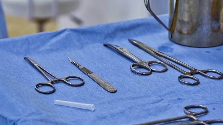 Хирурги извлекли из желудка мужчины ложки, отвертки и нож