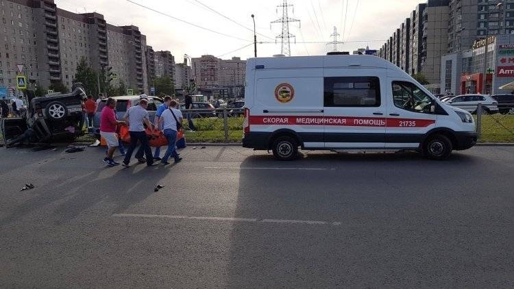 Легковой автомобиль опрокинулся на дороге под Новосибирском