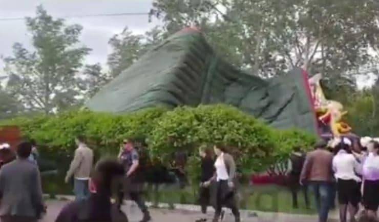 Видео с места опрокидывания батута в Караганде появились в соцсетях