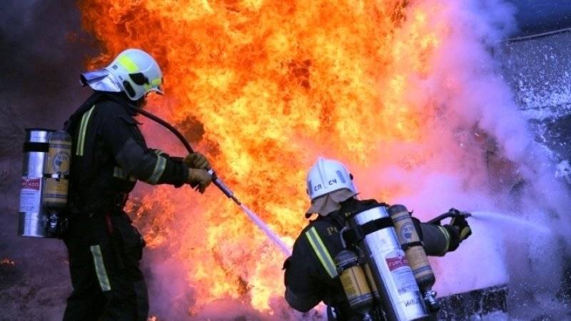 Пожарные ликвидировали возгорание в торговом центре в Иркутске