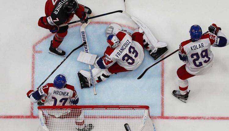 Сборная Канады победила чехов в полуфинале ЧМ по хоккею в Словакии