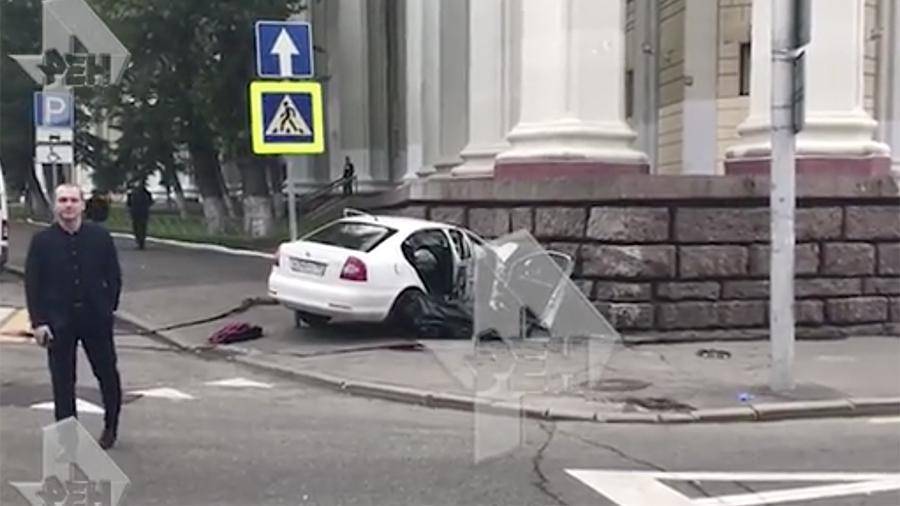 Автомобиль влетел в стену Театра Российской армии в Москве