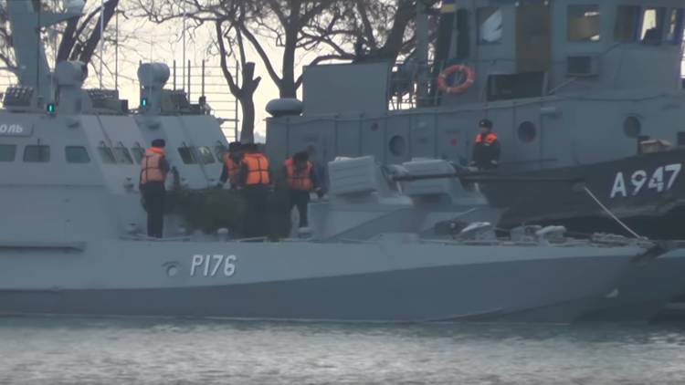 Официальный Киев угрожает Москве «гамбургскими» санкциями из-за моряков