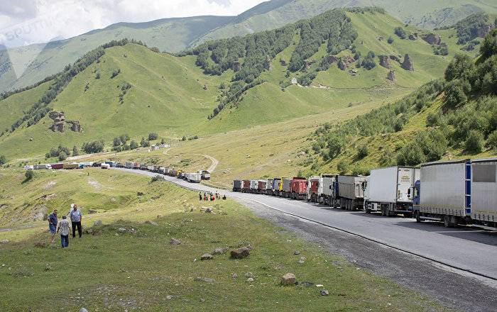 Дорога к КПП "Верхний Ларс" закрыта для грузовиков – МЧС Армении