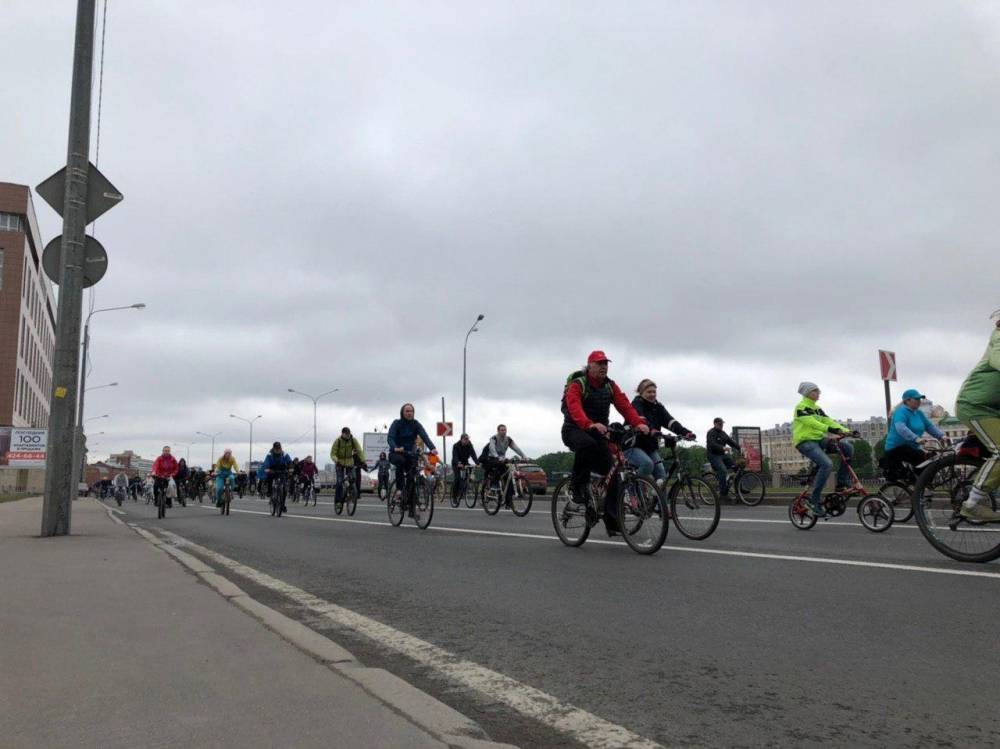 Дождь не помешал тысячам петербуржцев принять участие в «Большом велопараде»