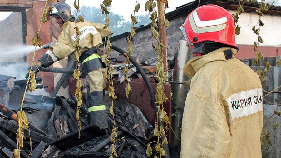 Деревообрабатывающий цех загорелся в Харькове
