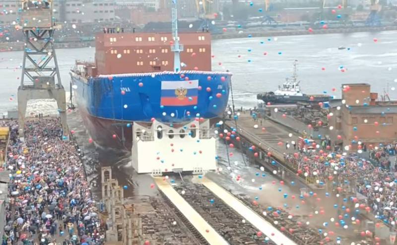 Тяжелый атомный ледокол «Урал» спустили на воду