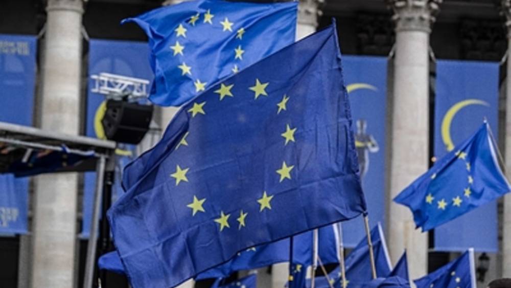 "С чем эту Европу едят": Битва в Европарламенте "за" и "против" России - мнения экспертов