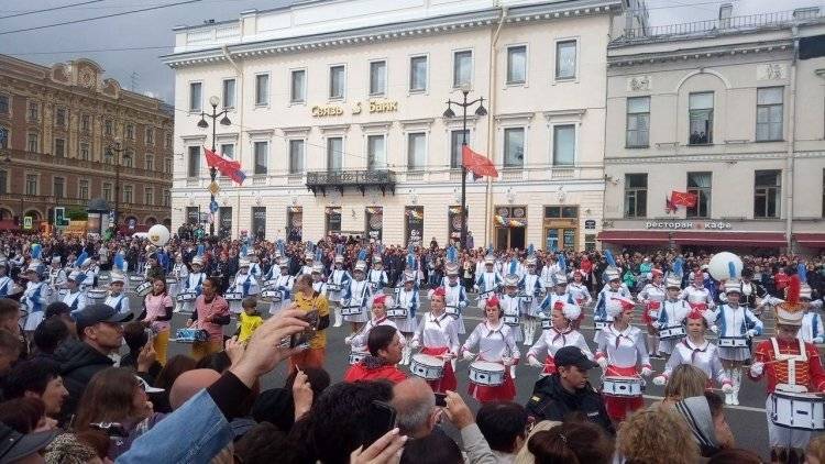 Петербургские барабанщики установили мировой рекорд по крещендо в День города