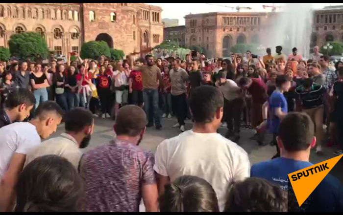 Драйвовый кочари в Ереване: флешмоб "AriPariQochari" набирает обороты - видео