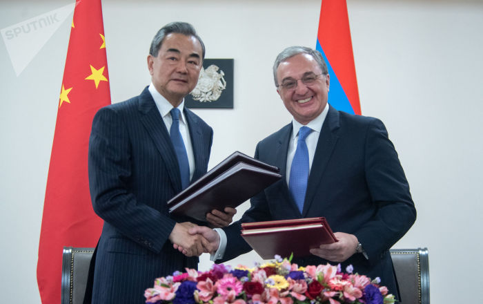 Главы МИД Армении и Китая подписали соглашение об отмене визового режима