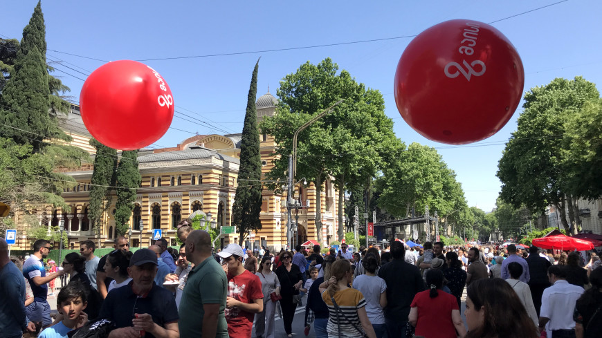 Народные гуляния: как Тбилиси празднует День независимости