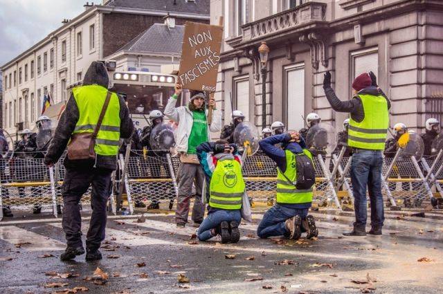 В Брюсселе полиция разогнала акцию «желтых жилетов»