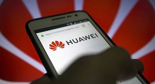 Huawei запретили использовать SD-карты