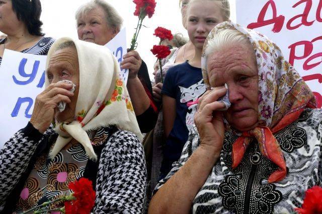 В Донецке около пяти тысяч человек почтили память жертв первого артобстрела