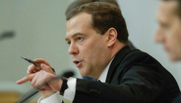 Медведев призвал бизнес и государство к тесному сотрудничеству