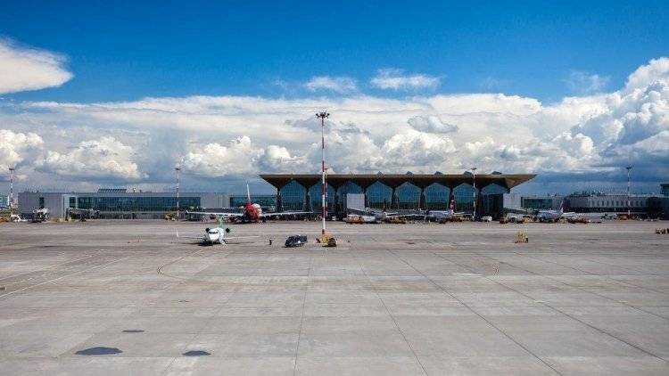 Самолет из Китая сделал аварийную посадку в аэропорту Пулково