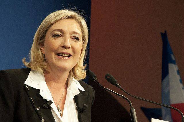 Партия Марин Ле Пен лидирует во Франции на выборах в Европарламент