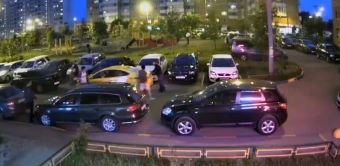 Массовая драка со стрельбой в Москве попала на видео