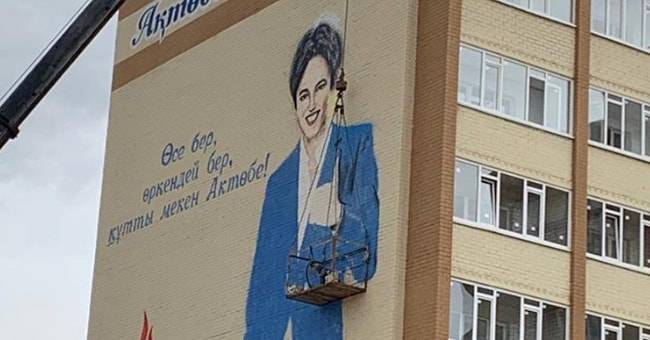 Портрет Димаша появился на стене многоэтажки в Актобе (фото)