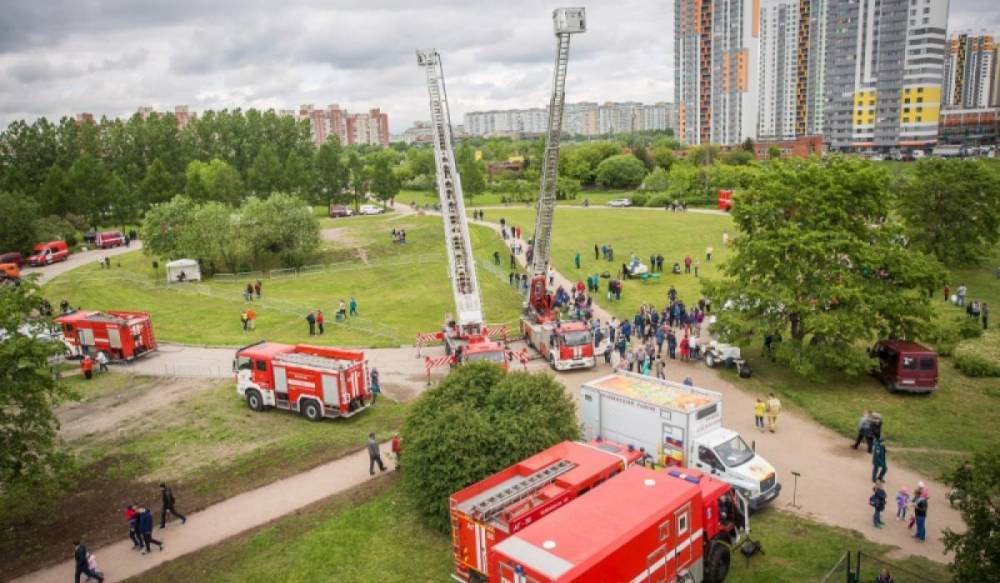 В Петербурге впервые проходят соревнования «Сильнейший пожарный»