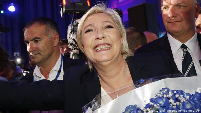 Экзитпол: вероятна победа партии Марин Ле Пен на выборах в Европарламент во Франции