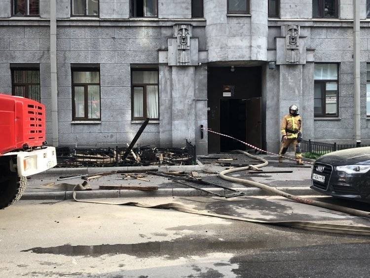 Многоквартирный жилой дом загорелся в Хабаровске