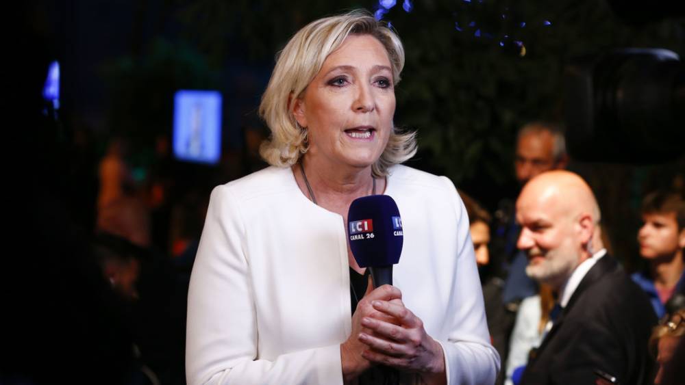 "Другого выбора у президента нет": Ле Пен потребовала распустить Нацсобрание Франции