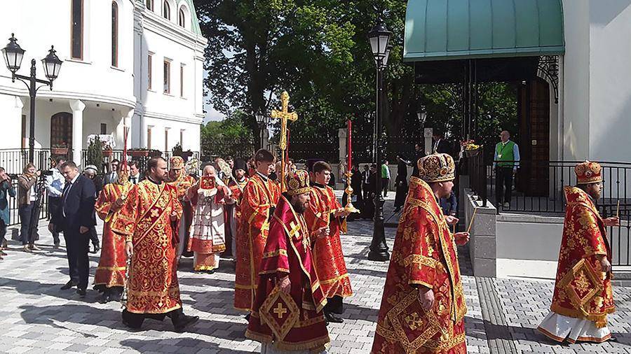 Архиепископ Страсбурга передал патриарху Кириллу мощи святой Одилии