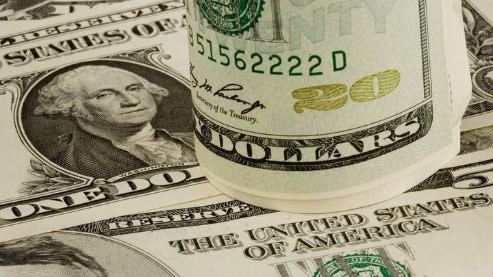 "Доллар теперь ничем не обеспечен": План Москвы по "сливу" американской валюты оценил финансист из США