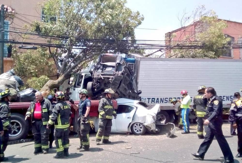 В Мексике трейлер протаранил 15 автомобилей, есть жертвы